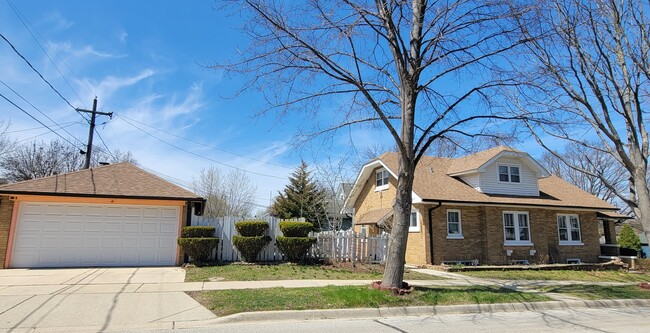 property at 144 E Pomeroy St