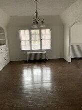 2863 N Lake Dr, Unit Upper flat in Milwaukee, WI - Building Photo - Building Photo