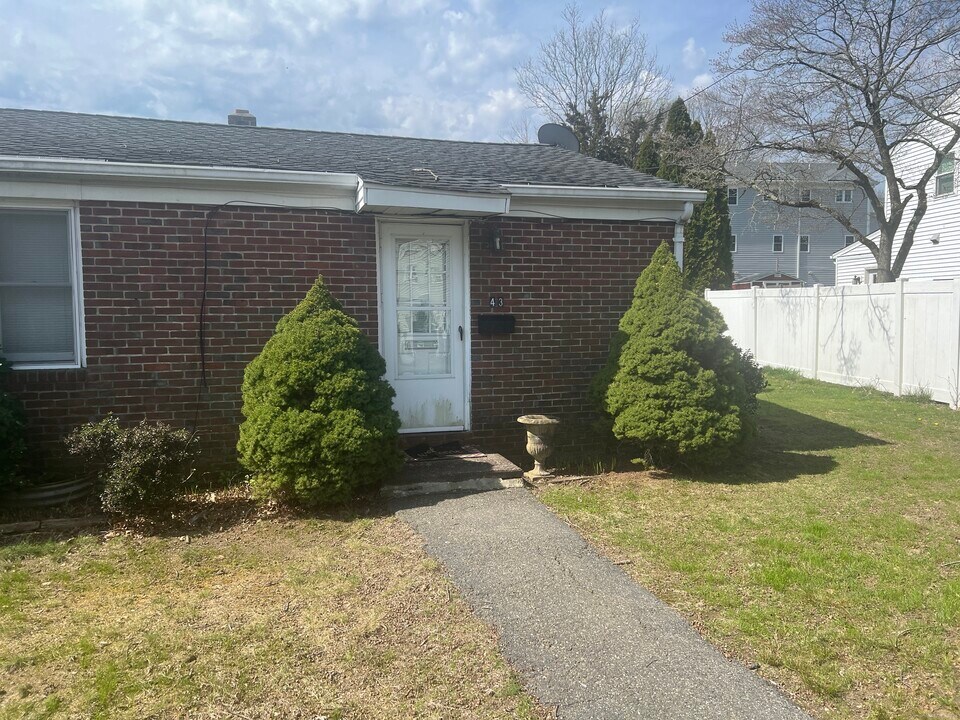43 Beacon View Dr in Fairfield, CT - Foto de edificio