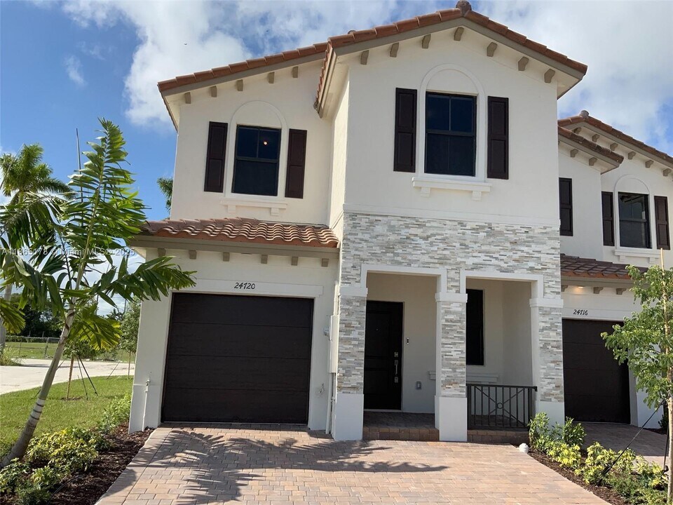 24720 SW 119th Pl in Homestead, FL - Building Photo
