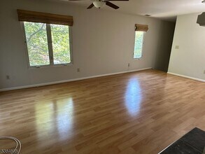134 Sunrise Dr in Hanover, NJ - Foto de edificio - Building Photo