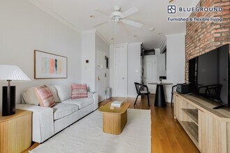 118 Christopher St in New York, NY - Building Photo - Building Photo