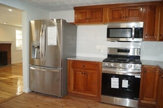 48 Bornwood Dr in Norwood, MA - Foto de edificio - Building Photo