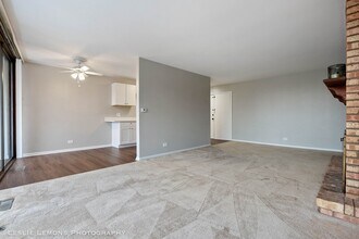 5700 Hillcrest Ln in Lisle, IL - Building Photo - Building Photo
