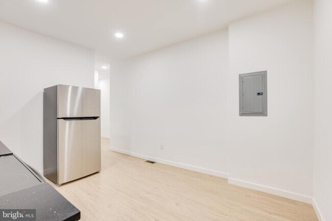 5855 Larchwood Ave in Philadelphia, PA - Building Photo - Building Photo