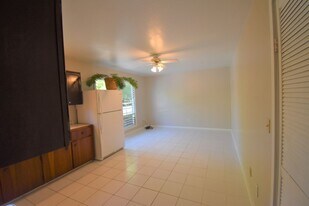77-6556-6556 Princess Keelikolani Dr in Kailua Kona, HI - Building Photo