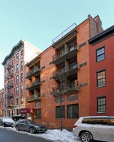 326-328 W 11th St in New York, NY - Building Photo
