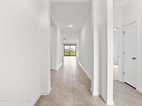 5388 Waterfall Pl in Grant Valkaria, FL - Foto de edificio - Building Photo