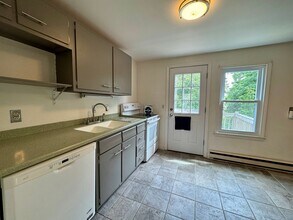 27 Minott St in South Portland, ME - Building Photo - Building Photo