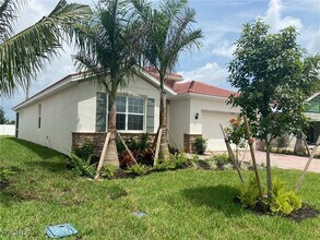2974 Royal Gardens Ave in Ft. Myers, FL - Building Photo - Building Photo
