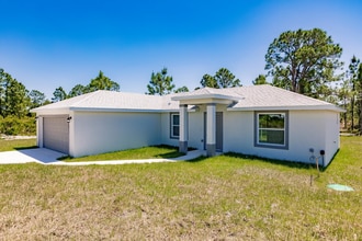 902 Lytle St E in Lehigh Acres, FL - Building Photo - Building Photo