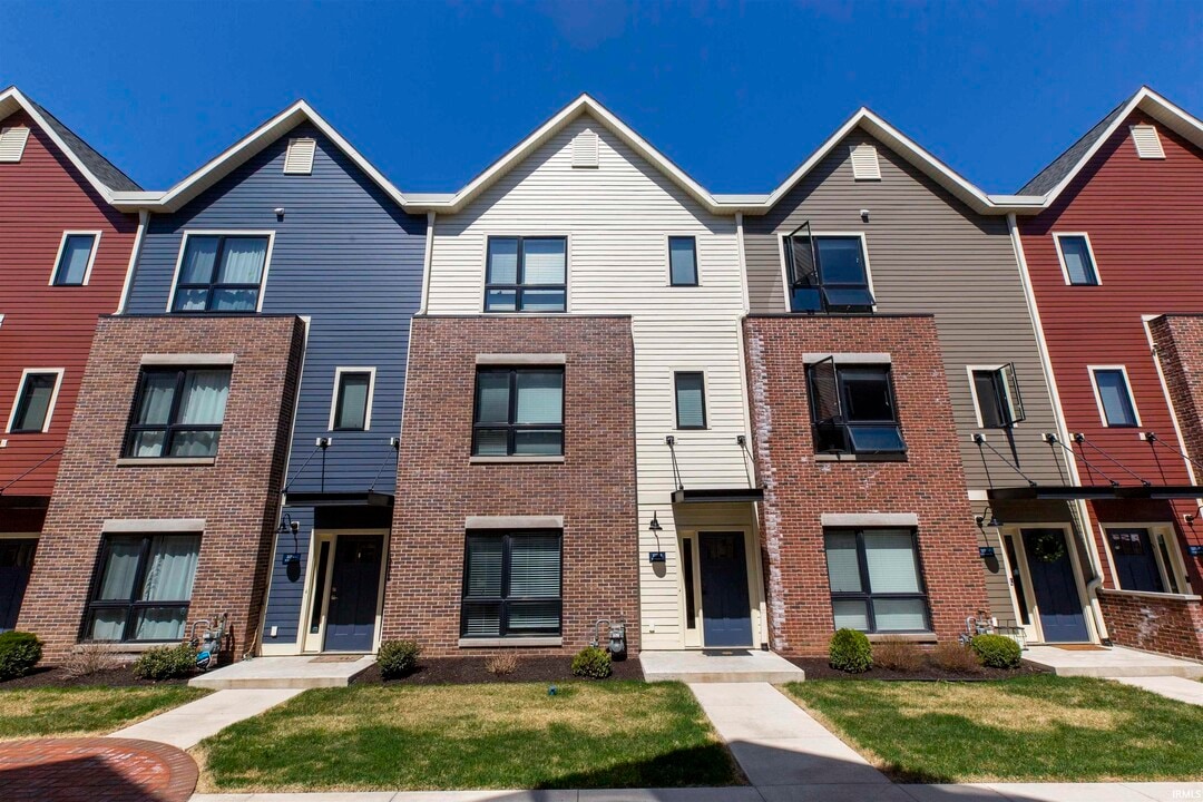 327 S Frances St in South Bend, IN - Building Photo