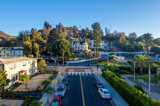 Franklin in Los Angeles, CA - Foto de edificio - Building Photo