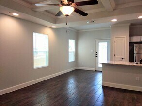 6315 Melanzane Ave in San Antonio, TX - Foto de edificio - Building Photo