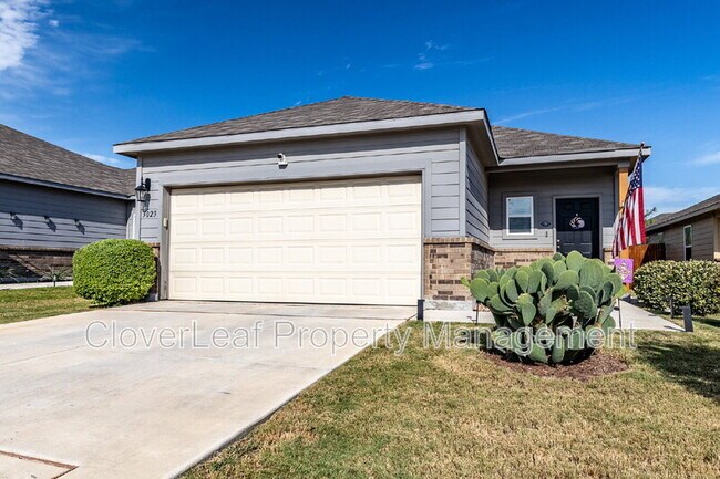 property at 3023 Laguna Clfs
