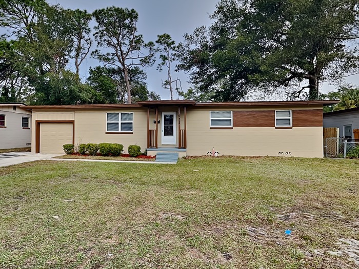 7633 Dalehurst Dr S in Jacksonville, FL - Building Photo