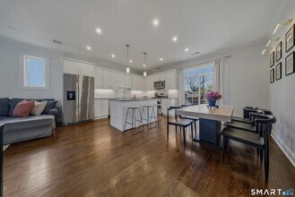 145 Brentwood Ave, Unit 103 in Fairfield, CT - Building Photo - Building Photo