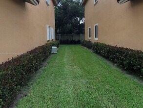 570 Princess Dr in Margate, FL - Building Photo - Building Photo