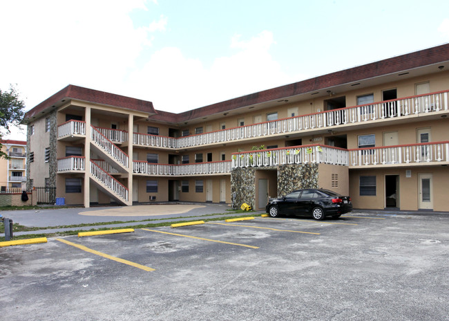 North King Apartments in North Miami, FL - Foto de edificio - Building Photo