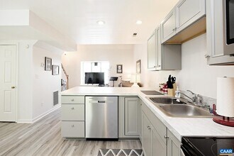11 Waterwheel Ct in Charlottesville, VA - Building Photo - Building Photo