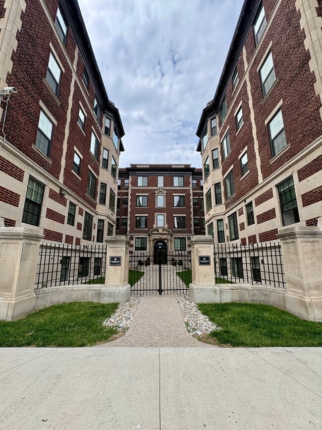 1800 W Bethune St