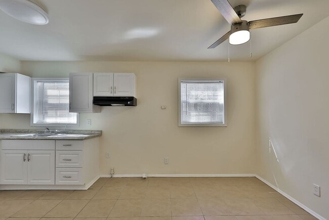 34 Candlelight Ln SW in Atlanta, GA - Building Photo - Building Photo