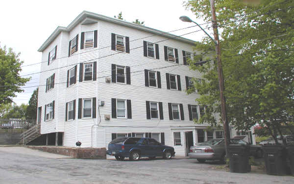 10 Wells Ct in Leominster, MA - Building Photo