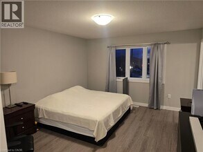 604 Caryndale Dr in Kitchener, ON - Building Photo - Building Photo