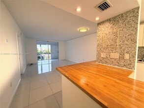 2859 Leonard Dr in Aventura, FL - Building Photo - Building Photo