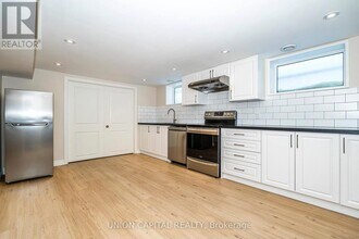 40 Peveril Hill N in Toronto, ON - Building Photo - Building Photo