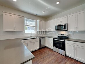 823 S Oak St in Lakewood, CO - Foto de edificio - Building Photo