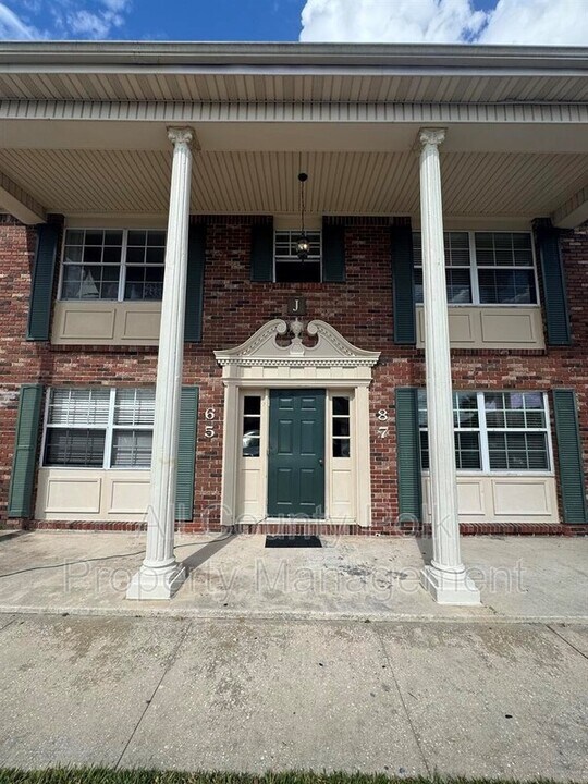 1920 E Edgewood Dr in Lakeland, FL - Foto de edificio