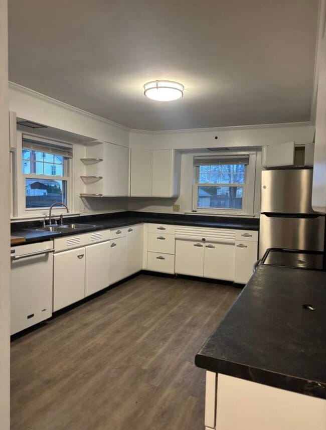 555 Main St, Unit 555 #A in Cromwell, CT - Foto de edificio - Building Photo