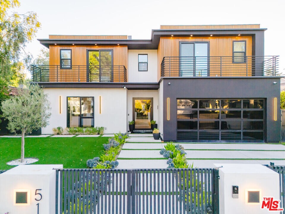 5141 Varna Ave in Los Angeles, CA - Building Photo