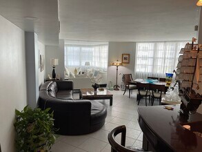 905 Brickell Bay Dr in Miami, FL - Building Photo - Building Photo