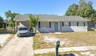 607 Clayton Cir in Winter Haven, FL - Building Photo