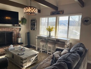 24441 Oaktree Ct in Tehachapi, CA - Foto de edificio - Building Photo