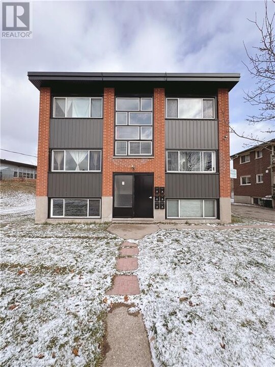 281 Lorne Ave in Kitchener, ON - Building Photo