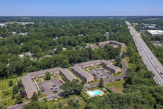 Village Green in Hatboro, PA - Building Photo - Building Photo