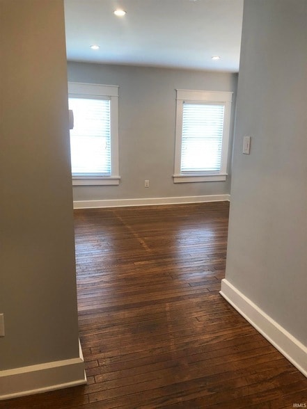 729 E Hunter Ave in Bloomington, IN - Foto de edificio - Building Photo