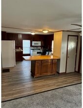 1030 W 14th Ave in Hutchinson, KS - Building Photo - Building Photo