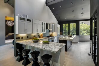 2001 Roscomare Rd in Los Angeles, CA - Building Photo - Building Photo