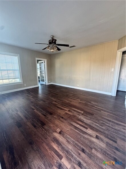 209 Lackey St in Cuero, TX - Foto de edificio - Building Photo