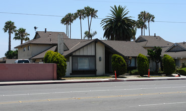 16532 Goldenwest St in Huntington Beach, CA - Building Photo - Primary Photo