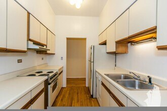 1400 N Dearborn St, Unit C4 in Chicago, IL - Building Photo - Building Photo