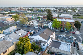 Station House in Oakland, CA - Foto de edificio - Building Photo