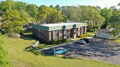 Jana Lee in Hueytown, AL - Foto de edificio - Building Photo