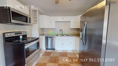 2205 20th St W in Bradenton, FL - Building Photo - Building Photo