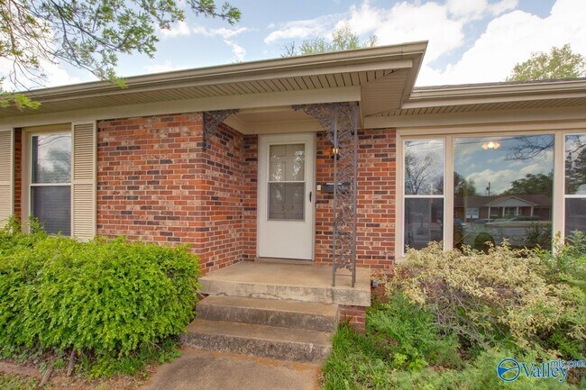 304 Drake Ave SW in Huntsville, AL - Building Photo - Building Photo