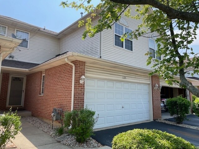 1125 Coventry Cir in Glendale Heights, IL - Building Photo